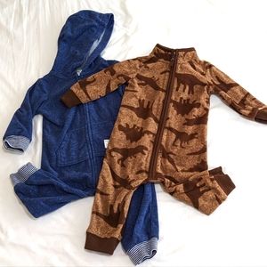 2pc Carter's Size 9 Month Fleece Onesies - So cute!